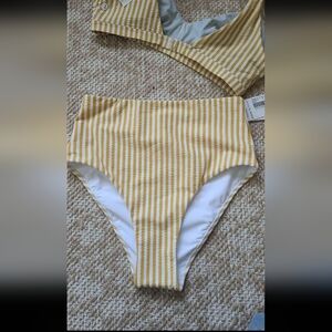 lululemon swimsuit Top